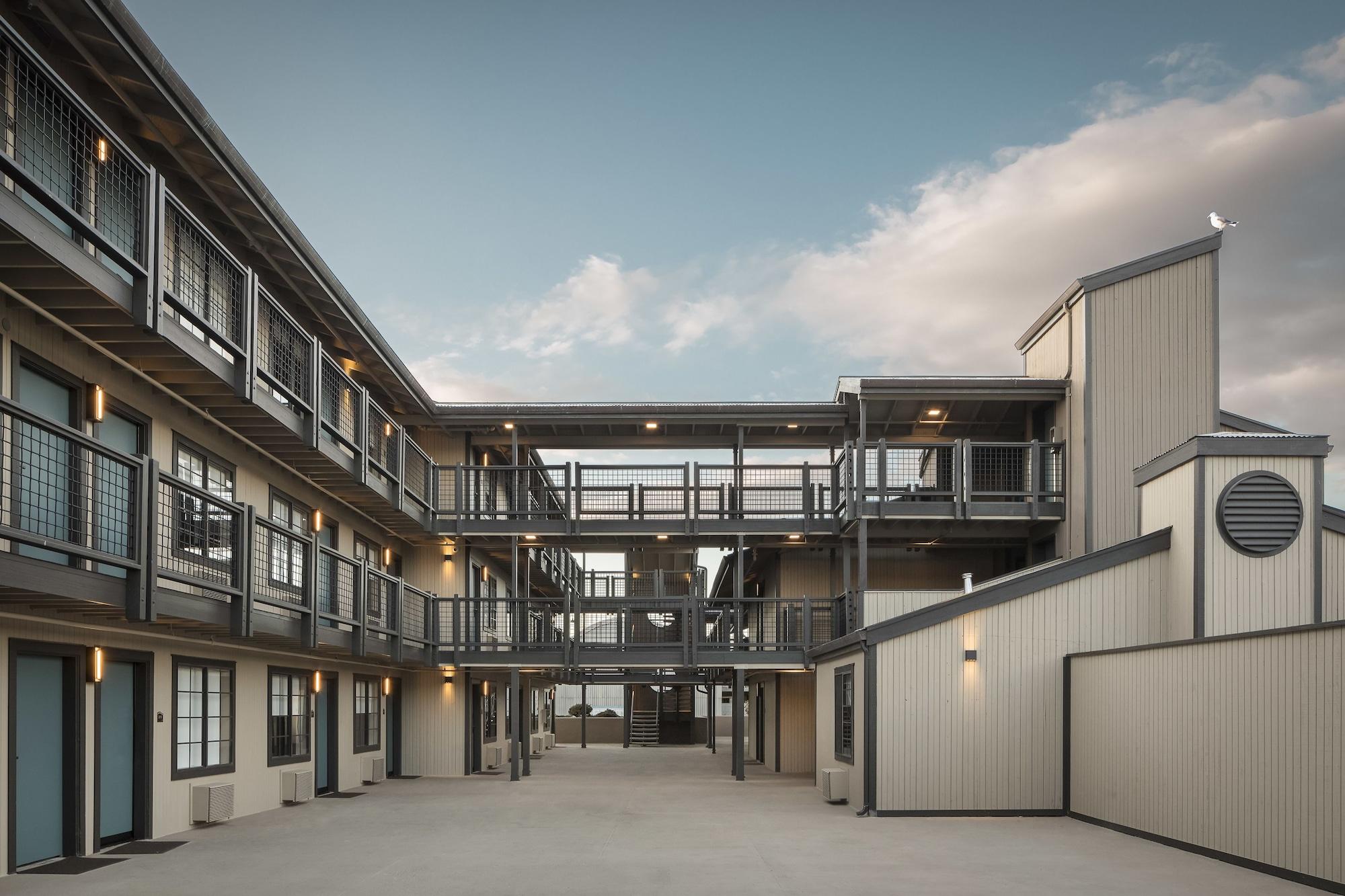 Wave Street Inn Monterey Bagian luar foto