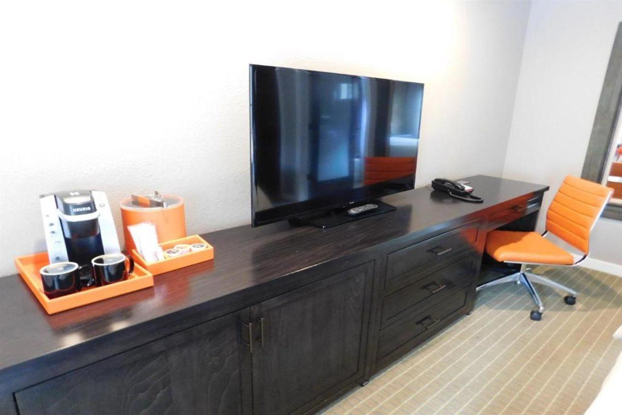 Wave Street Inn Monterey Bagian luar foto