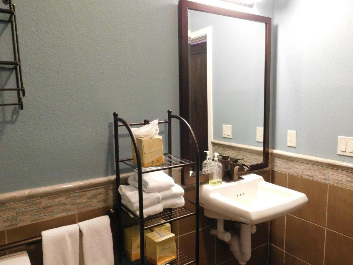Wave Street Inn Monterey Bagian luar foto
