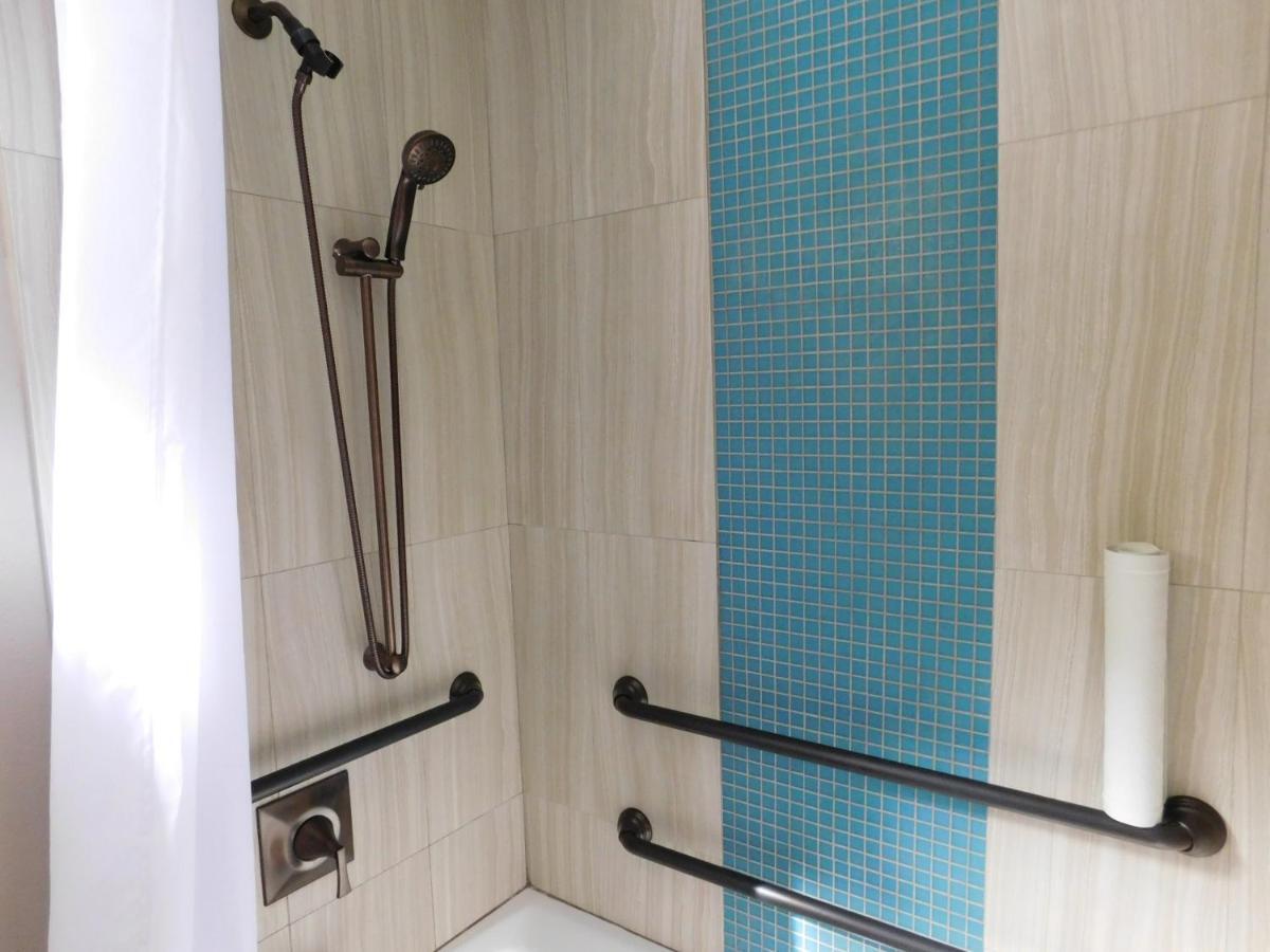 Wave Street Inn Monterey Bagian luar foto