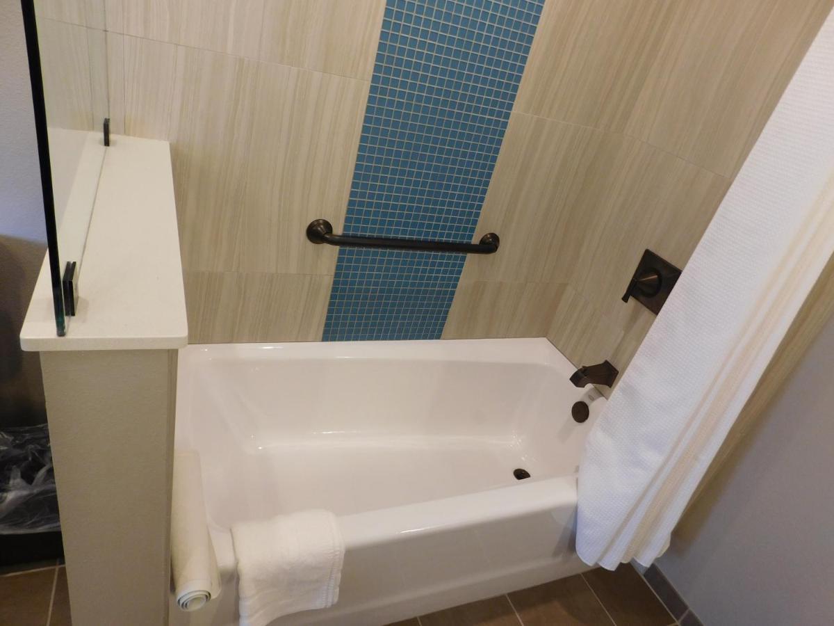 Wave Street Inn Monterey Bagian luar foto