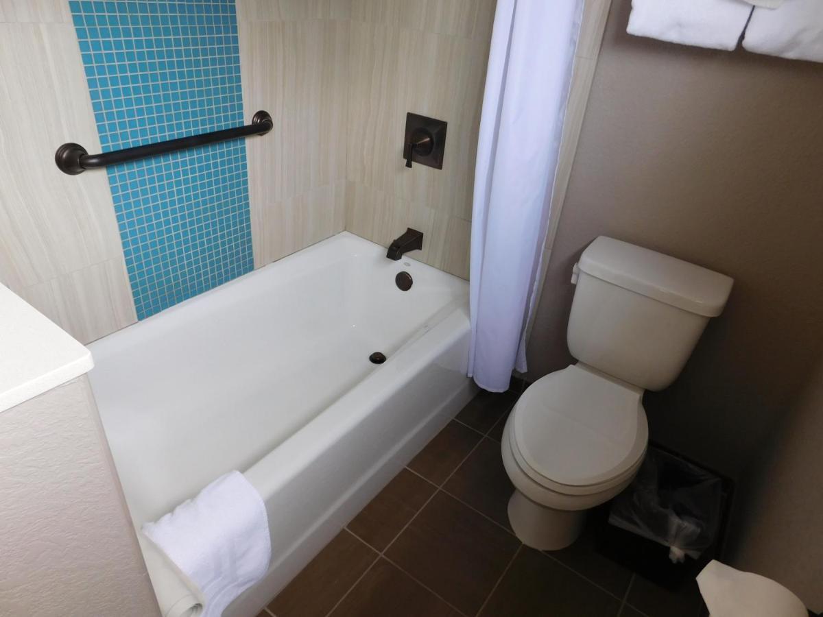 Wave Street Inn Monterey Bagian luar foto