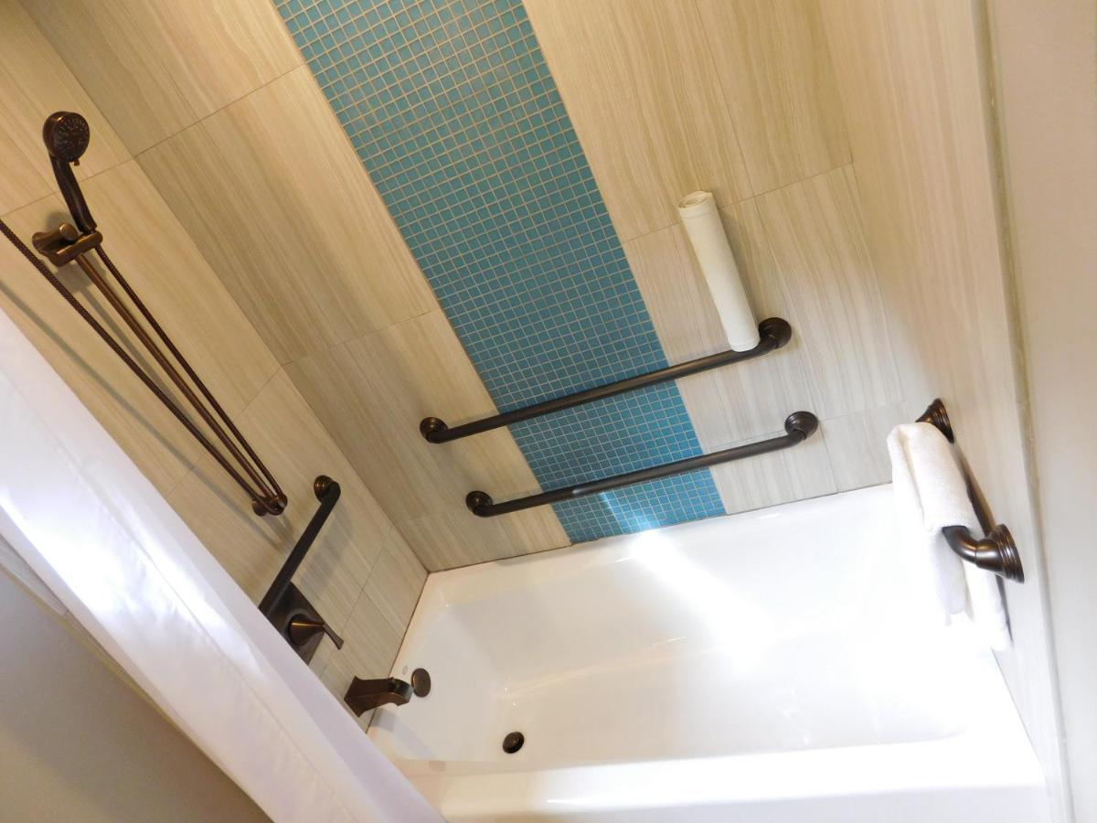 Wave Street Inn Monterey Bagian luar foto
