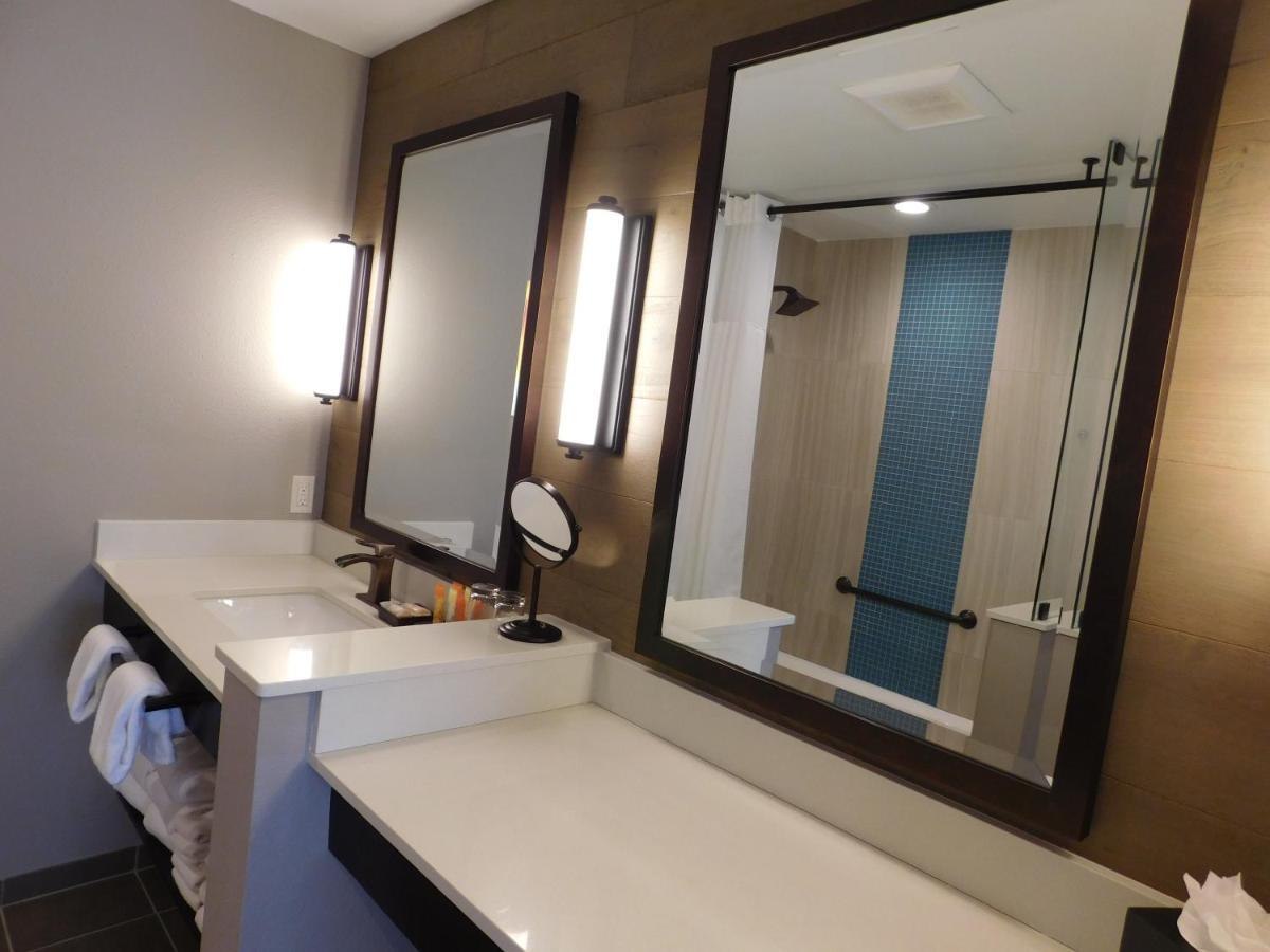 Wave Street Inn Monterey Bagian luar foto